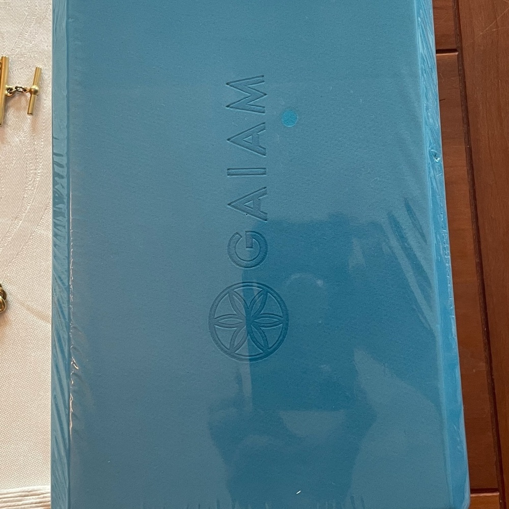 NEW Gaiam Yoga Block - Picture 2 of 5